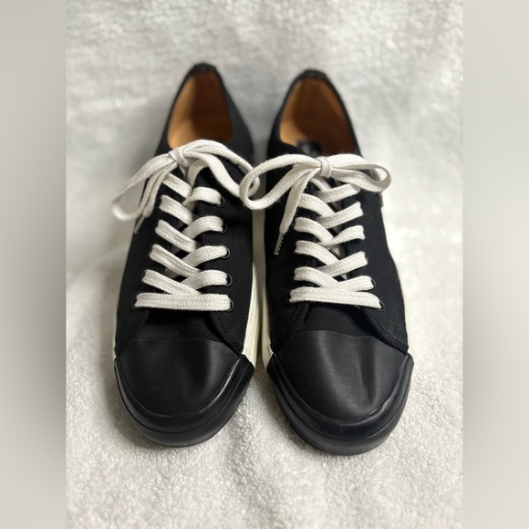 GUC The Office of Angela Scott- El Capitan Canvas Sneakers. Size 10 - Picture 4 of 11